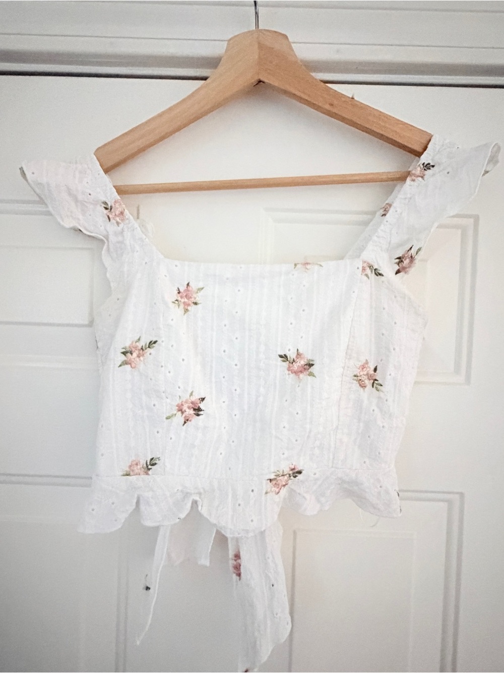 Kirious Los Angeles White Floral Eyelet Bow Back Crop Top. Sz S - Picture 2 of 6